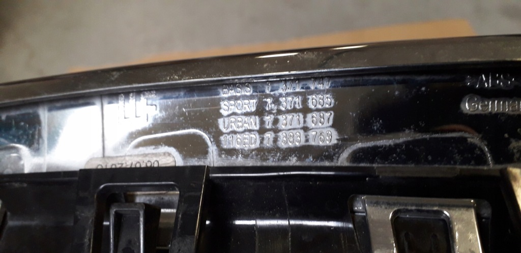 Решітка радіатора решітка радіатора решітка ліва bmw 1 f20 f21 рестайлінг  lci 7371747 Зі Шроту