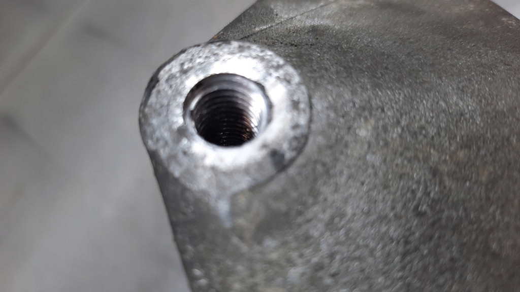 фото №4, Кронштейн двигуна 7700869509 renault clio ii 1.4b