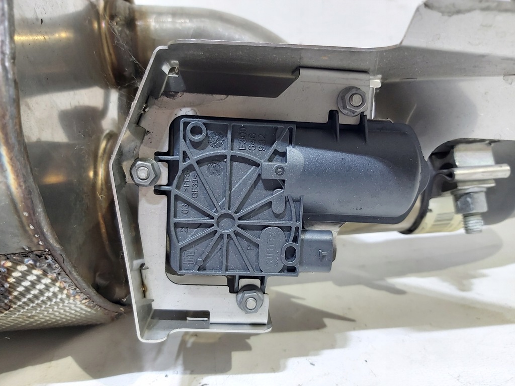 фото №7, Выхлоп конечный гаситель решётка aston martin vantage ky63-5230-ae