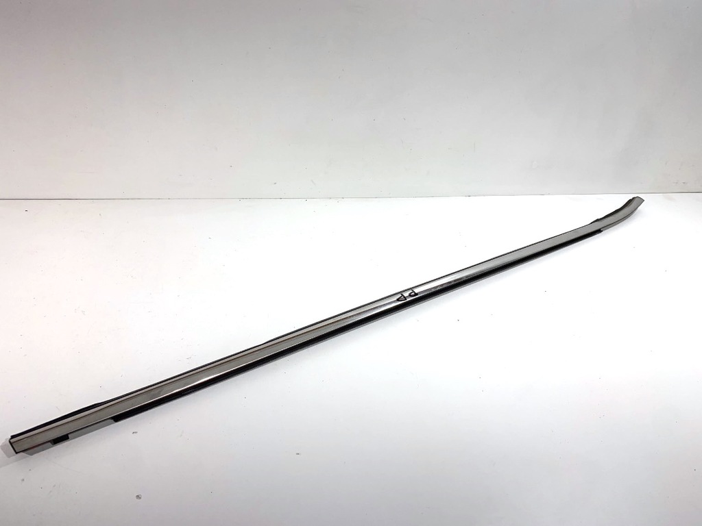 фото №1, Молдинг уплотнитель перед правый renault kadjar