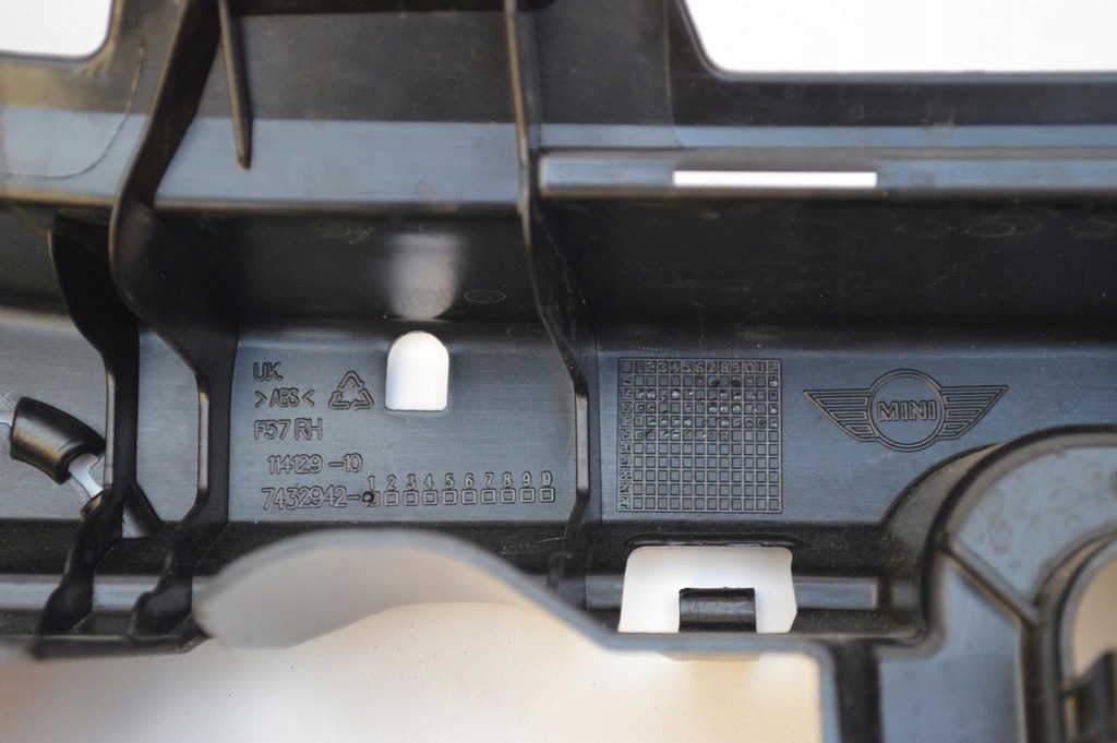 фото №3, Напрямна бампера правий задня mini cooper r57 cabrio