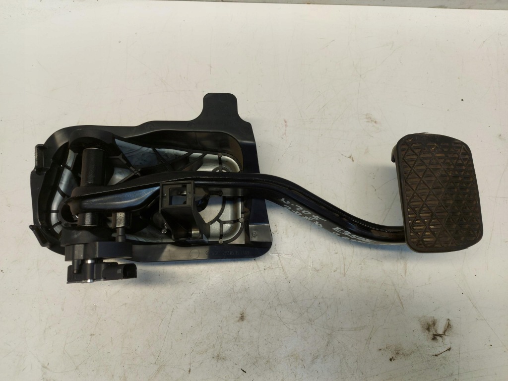 фото №1, Mercedes w205 c300e pdeał тормоза a2052920515