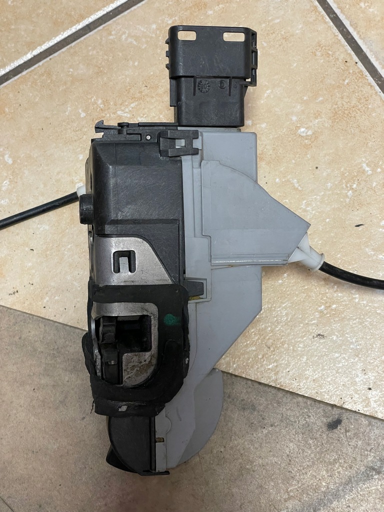 фото №8, Citroen оригинальный номер 9685950277 ручка+ замок+ кронштейн c4