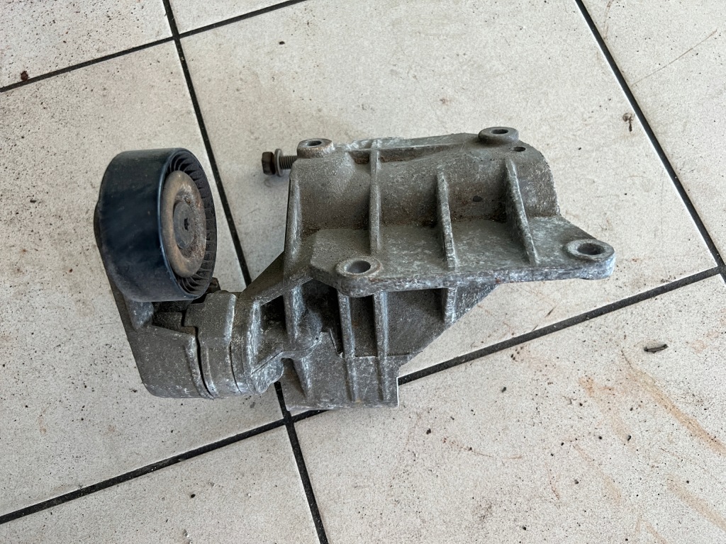 фото №4, Jeep wrangler tj 4.0 97-06 кронштейн натягувач