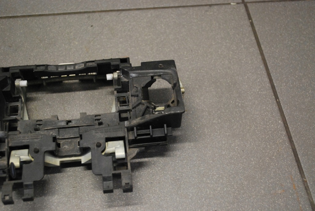 фото №5, Кронштейн ручка audi a8 d3 eu 4e1837885