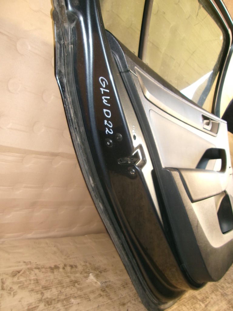 Дверь левая задний skoda rapid 2015r 1.2tsi седан Доставка