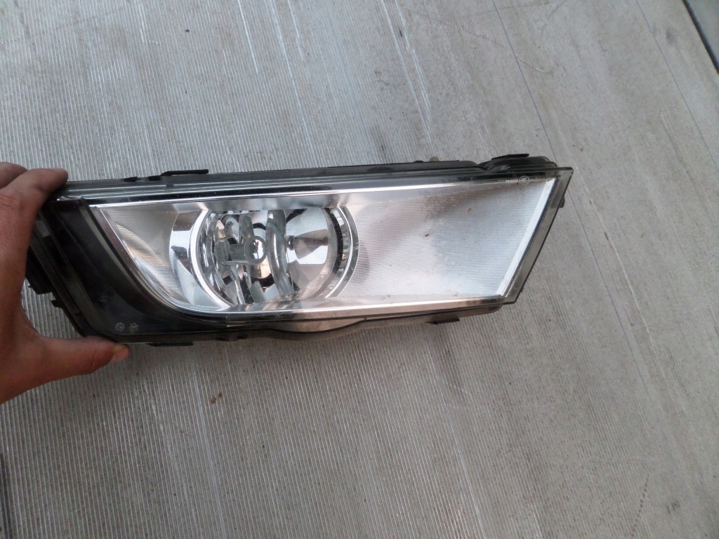 фото №1, Противотуманная фара правый skoda octavia iii 5e0941700d