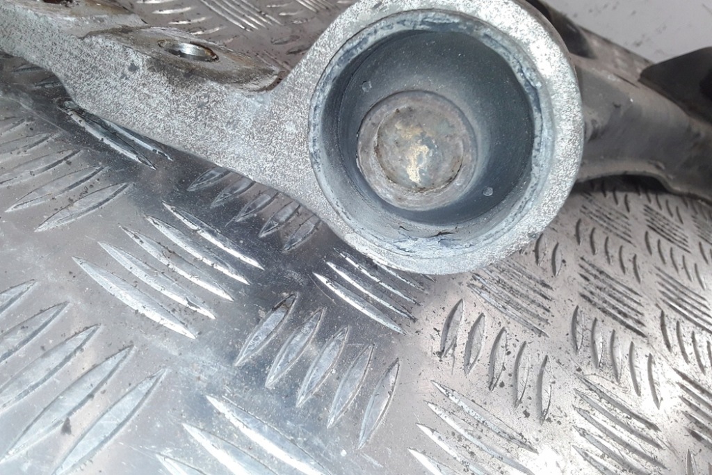 фото №6, Передний изогнутый правый рычаг nissan almera tino v10 128014 1.8l бензиновый