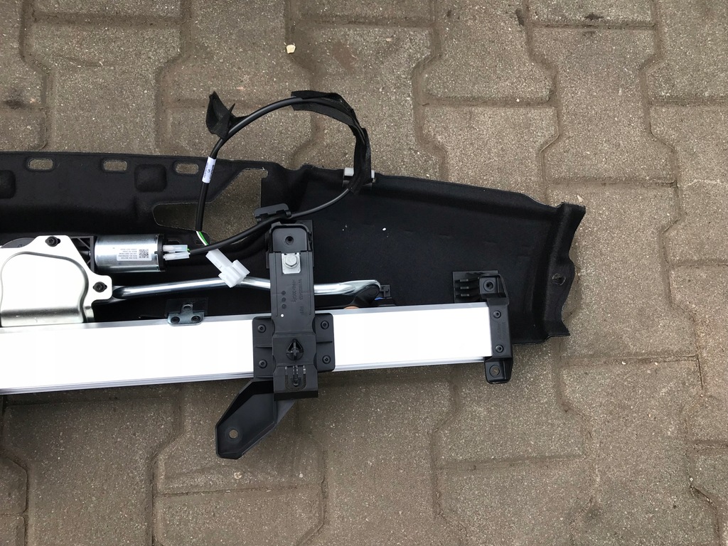 фото №9, Mercedes w206 c klasa sedan электрическая шторка стекло задний