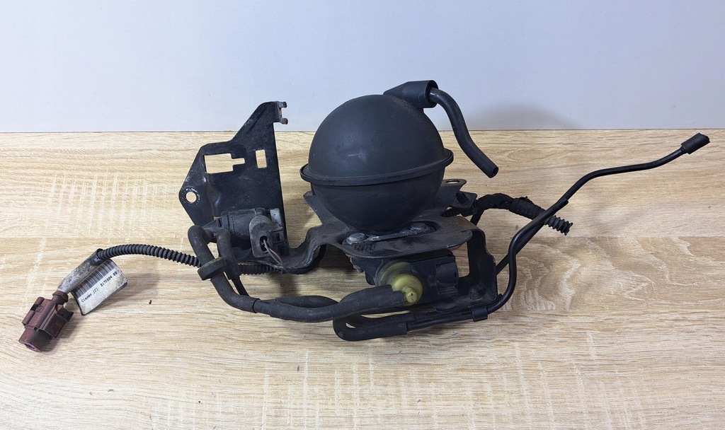 фото №5, A4 b7 exeo 2.0tdi клапан вакуумa 3r0131425