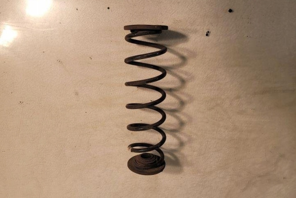 Пружина амортизатора задняя правая audi a3 кабриолет  8v7, 8ve 5q0511121 1.6l с Разборки