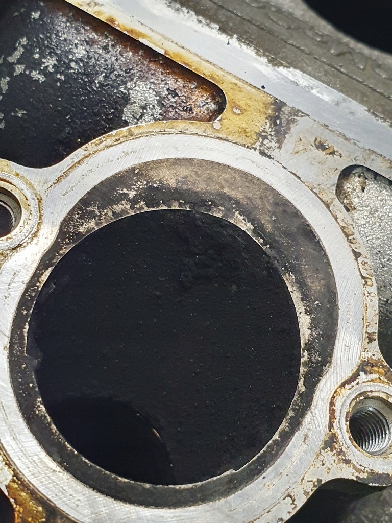 фото №11, Головка оригінальний номер 9682446510 citroen c5 iii 2.0hdi 10r.