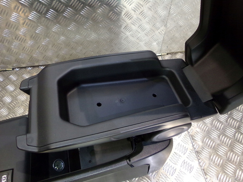 фото №11, Bmw i3 тунель середній підлокітник шкіра різні