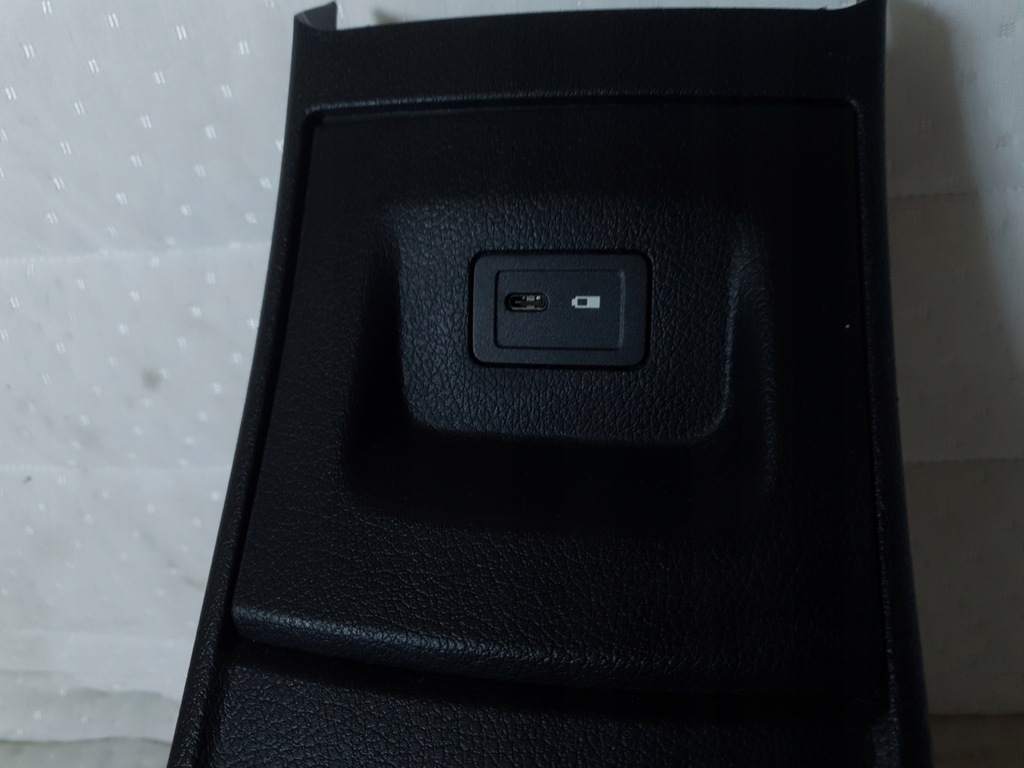 фото №4, Захист задня тунель середній решітка usb mercedes w177