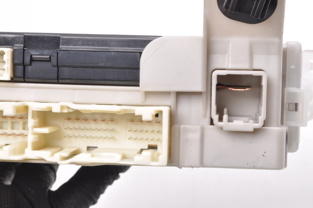 фото №6, Toyota yaris iii модуль комфорта 89221-0d400