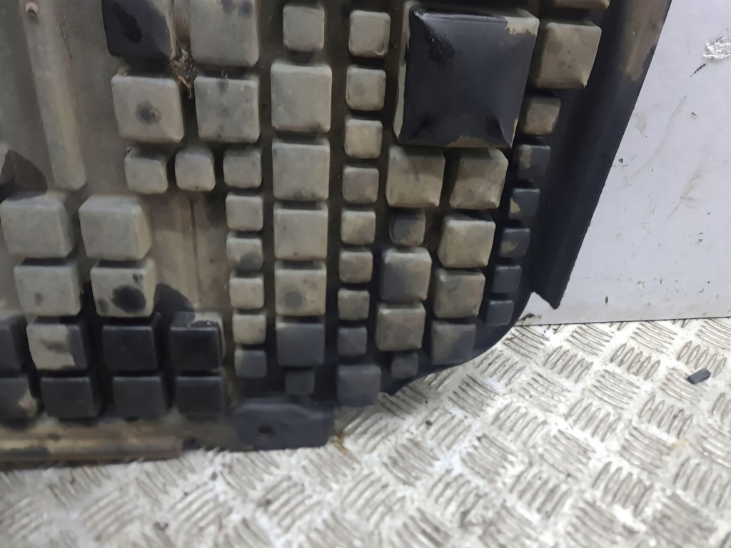 Jeep grand cherokee 2013 накладка средняя подвеска Киев