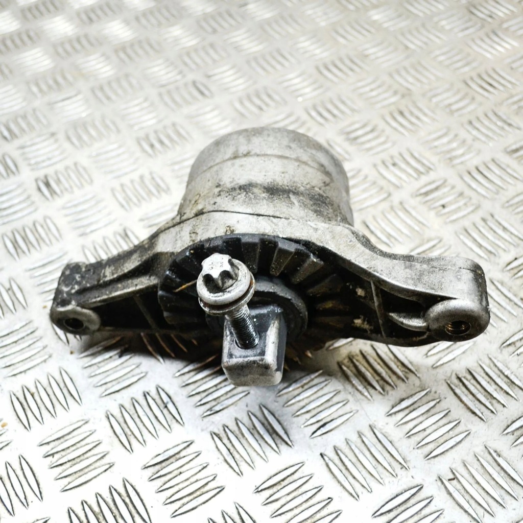 фото №6, Maserati ghibli 2015 левая сторона кронштейн / кронштейн двигателя