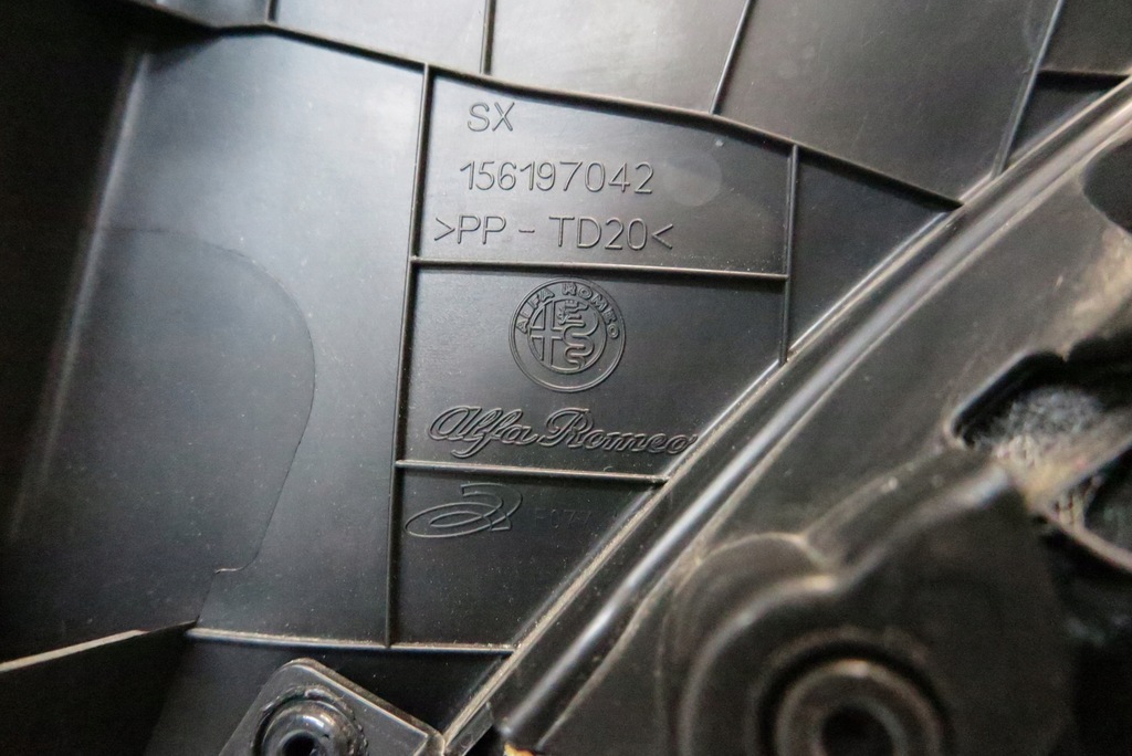 фото №8, Обшивка дверь левый перед alfa romeo stelvio