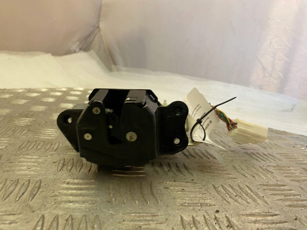 фото №6, Mitsubishi outlander 2019 замок кришки задній / багажника