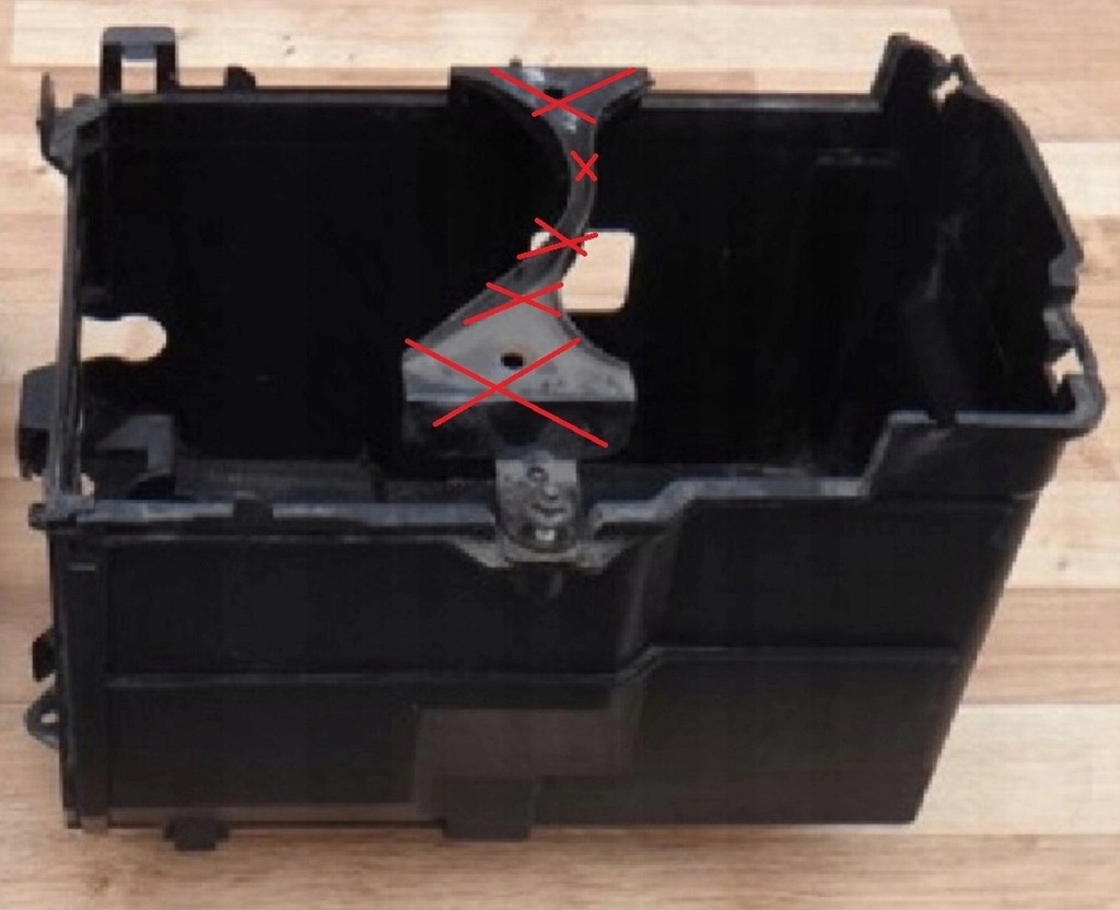 фото №1, Mazda 3 05 r 2.0 16v корпус аккумулятор