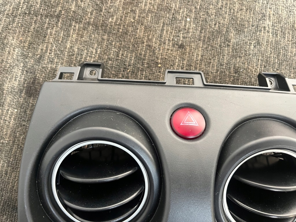 фото №11, Mitsubishi colt vi lift vii z30 средняя решётка обдув оригинал