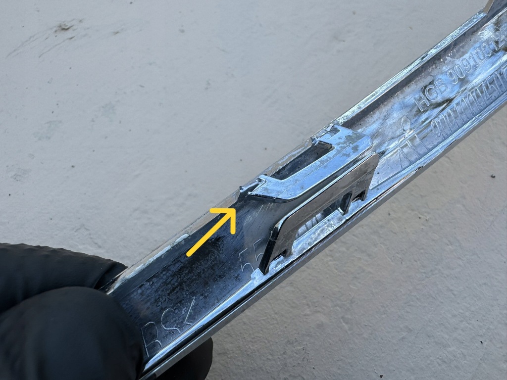 Opel insignia b 17-20r молдинг решётки бампера перед правый  39107910 Доставка