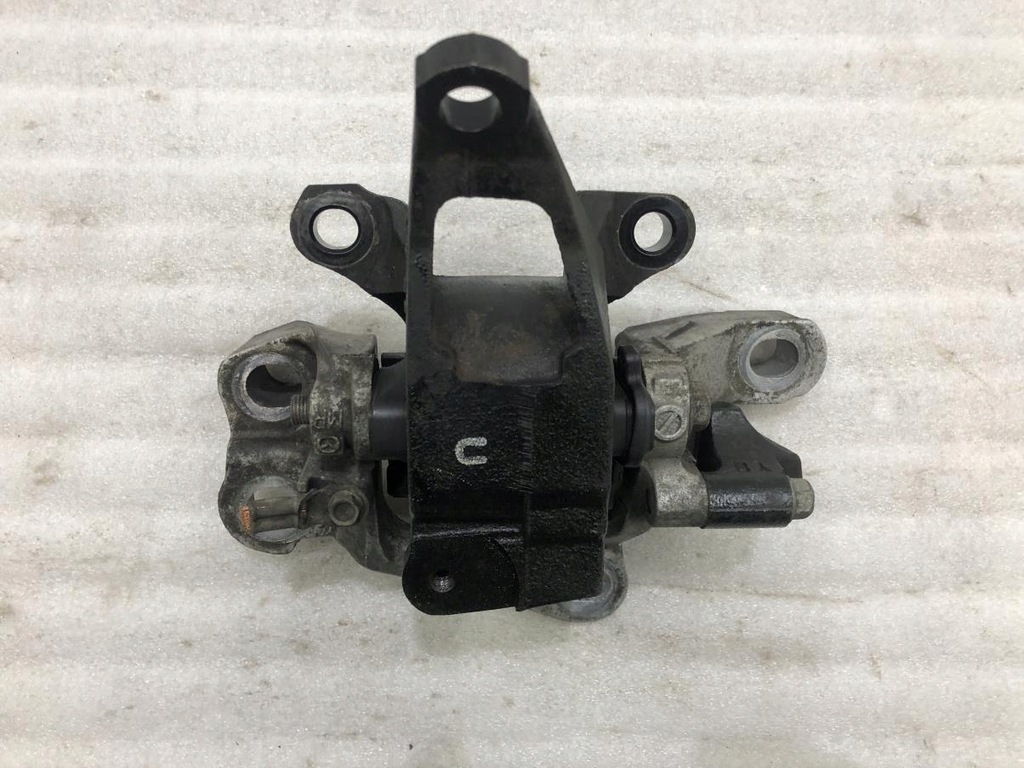 фото №1, Кронштейн подушка двигателя mazda 6 gj 2.2