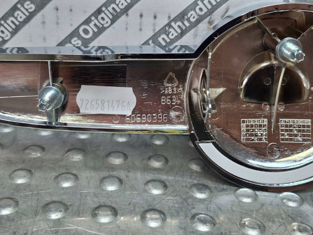 Молдинг решітка під  значок хром alfa romeo 159 60690396 Оригінал