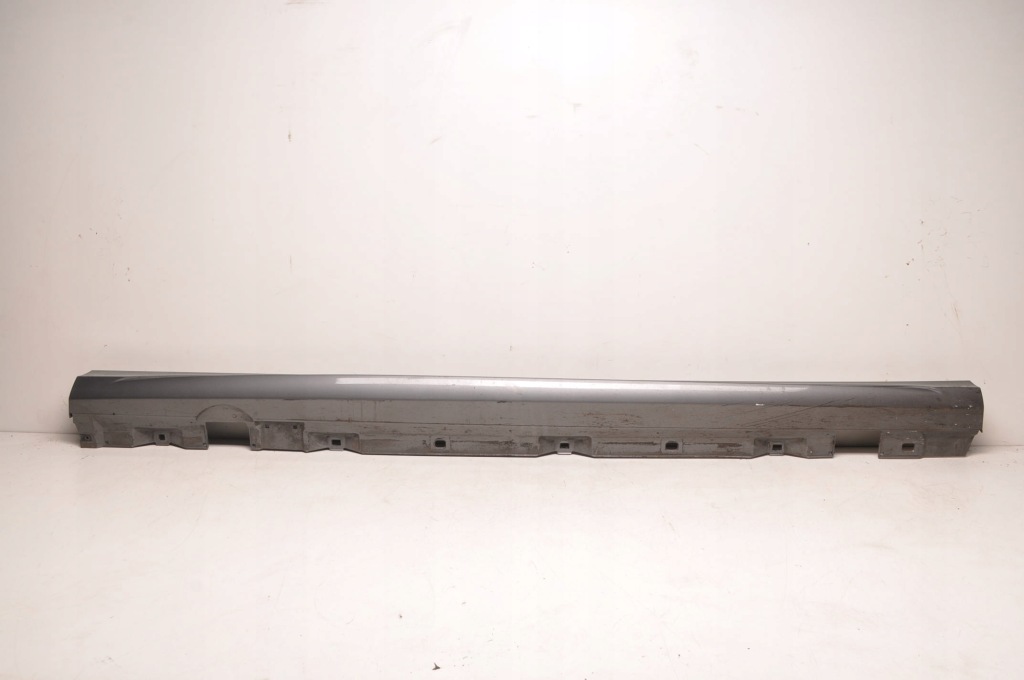 фото №1, Mercedes-benz оригинальный номер a1776904401 молдинг порог порог правый