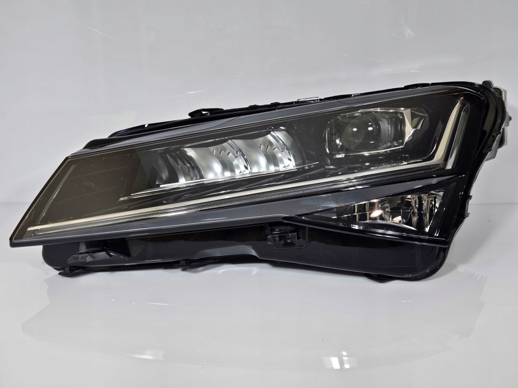 Купить Фара левая перед передняя skoda superb 3 рестайлинг  full led европа