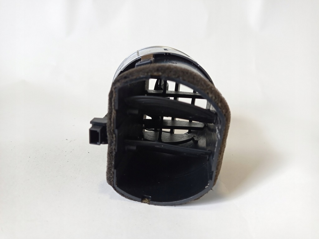 фото №6, Решітка обдув audi a4 b7 cabrio 8h0820951d