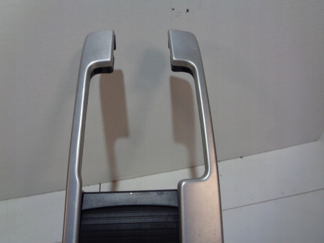 Тунель середній шторка volvo v50 s50 09-12 130586 06582-000 30755392 Зі Шроту