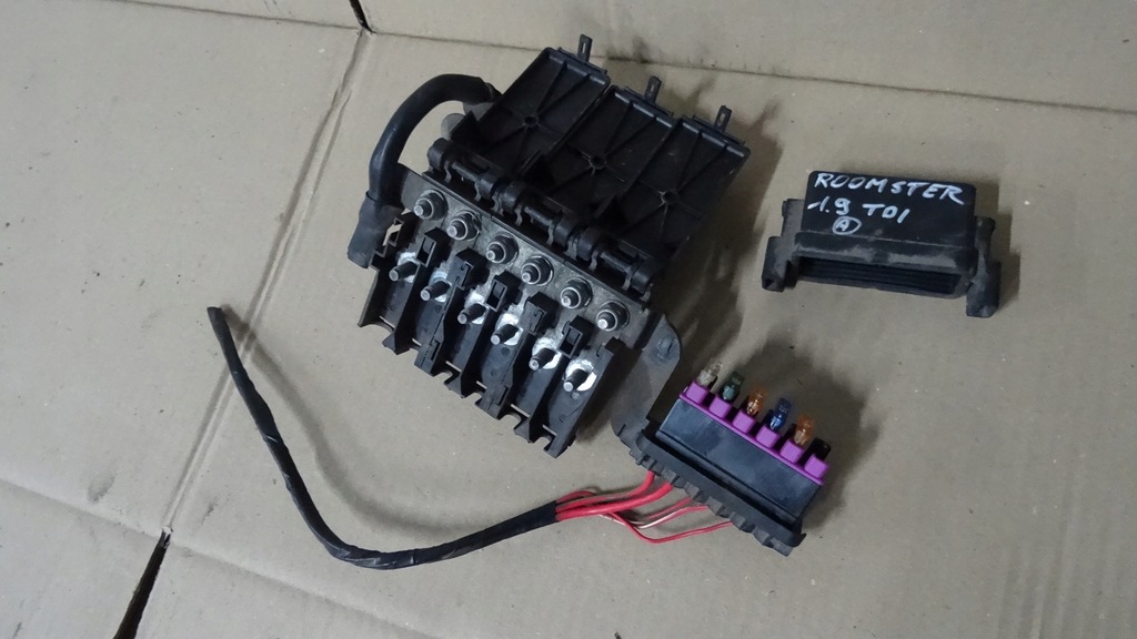 фото №1, Roomster 1.9 tdi коробка предохранителей