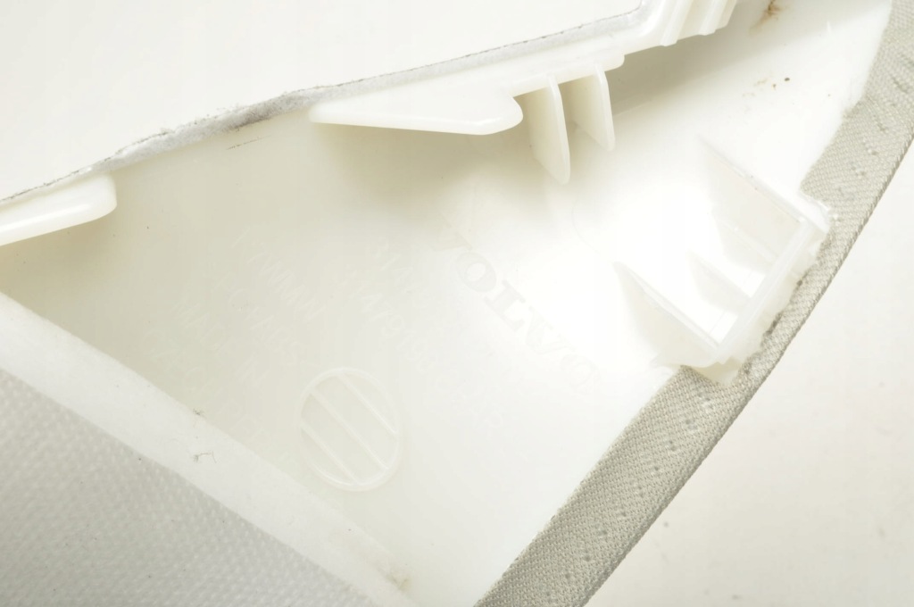 Купить Volvo v60 ii защита стойка пластик левая 31479191