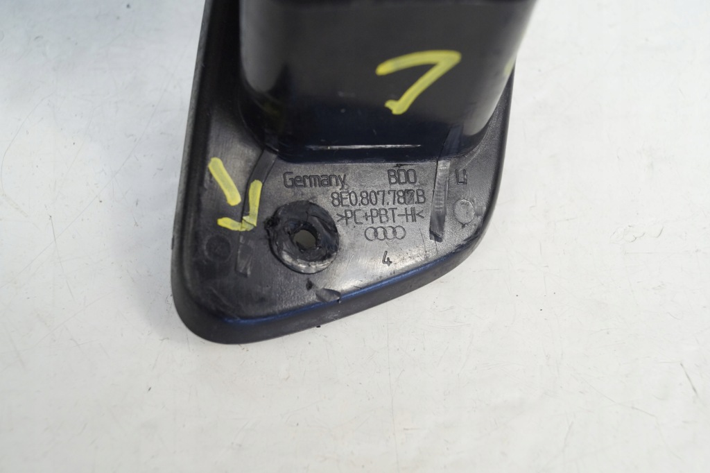 Audi a4 b7 омивач лампа лівий 8e0955101d колір lz7l 8e0807787b оригінал Оригінал