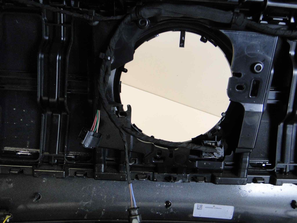 фото №10, Mercedes бампер передній нижня частина dół na датчики pts eqa h243 243