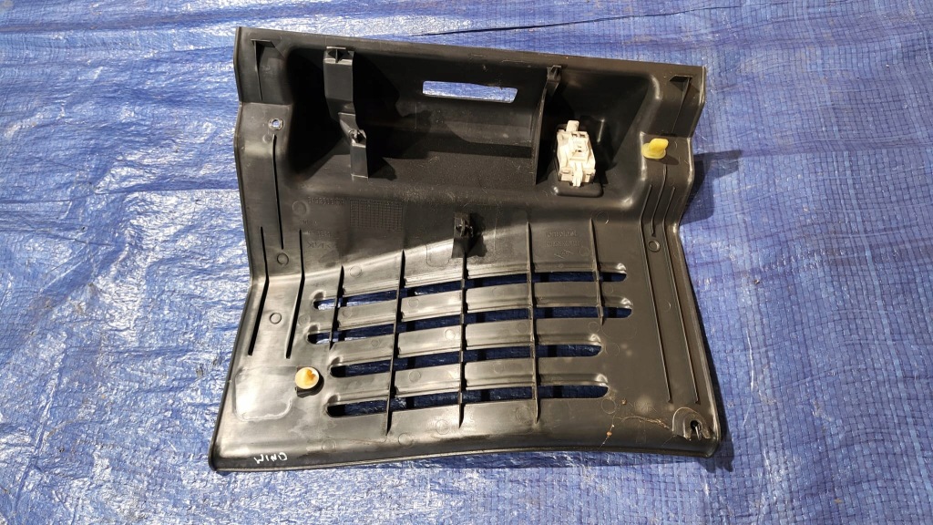 Накладка поперечина заднего замка багажника renault wind Доставка