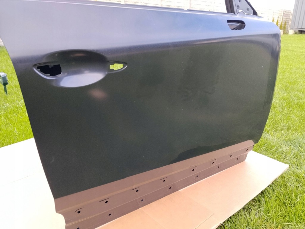 Дверь правое  перед передние mazda cx-30 cx30 новая  оригинал dfr558010 Доставка