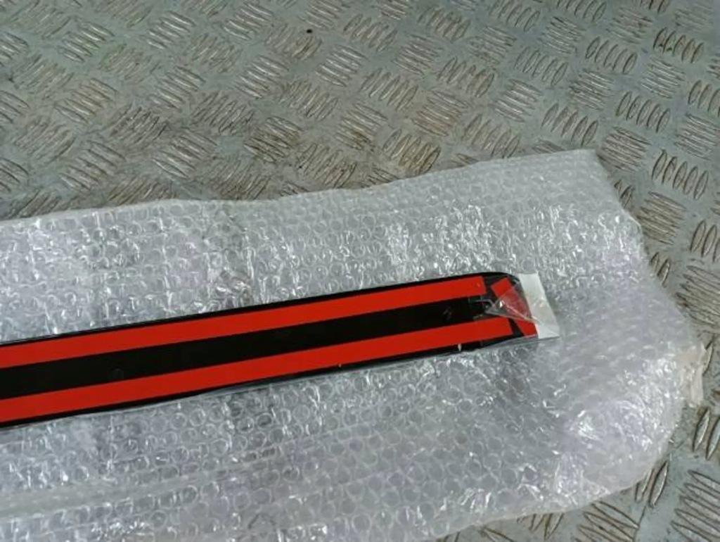 M18 накладка  защита порога  8t0853374 a5 8t купе правая Недорого