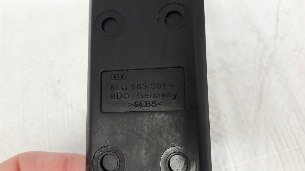 фото №15, Резинка туннель бардачка audi a3 8l lift 8l0863301f