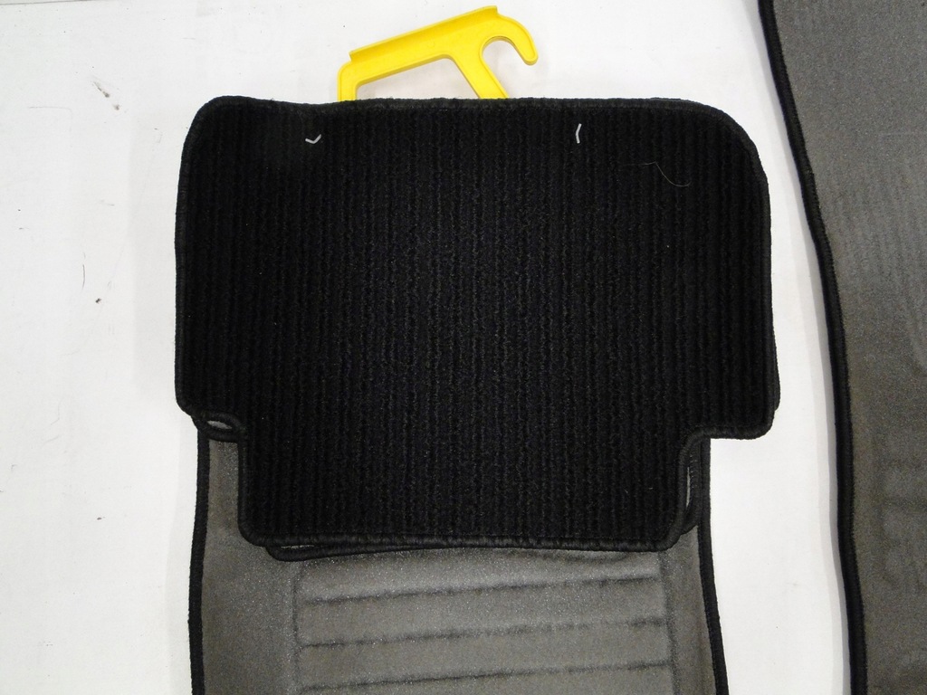 фото №8, Mercedes коврики велюровые обшивка комплект clk 209 c209 coupe w209