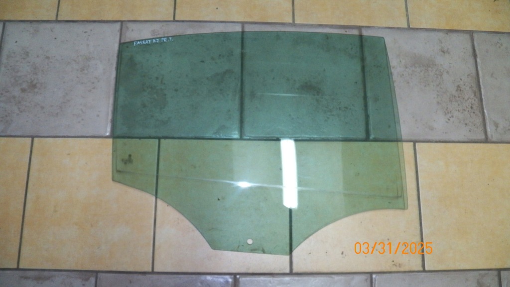 Купити Скло дверей задні права vw passat b7 12'