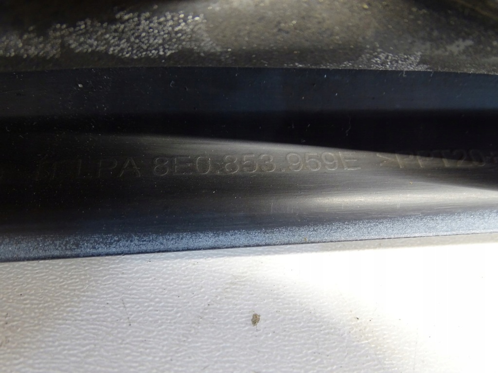 фото №7, Молдинг дверь левый перед audi a4 b7 seat exeo 3r ly7w 8e0853959e