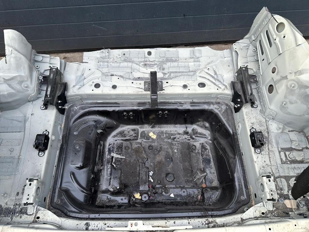 Ремень задний, поддон задний , tył,ściana mercedes e klasa w213 zk, универсал, c623 Оригинал