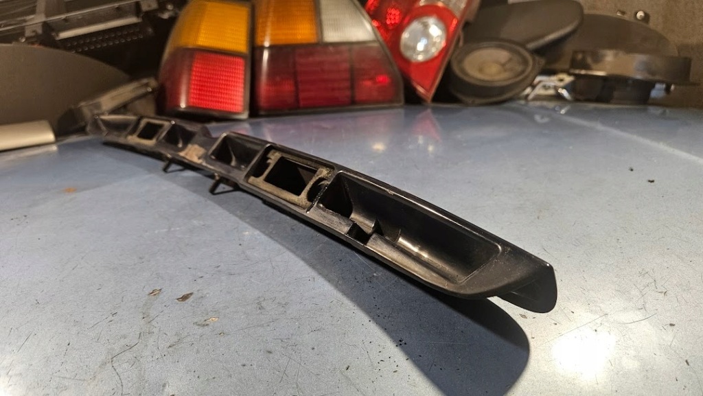 Накладка молдинг крышки багажника audi a4 b5 8d5827576 в Украине