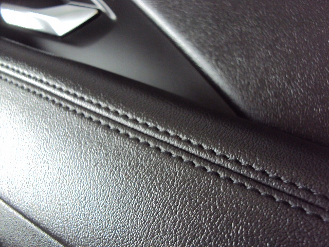 Оббивка двері правий перед jaguar e-pace 2017- Оригінал