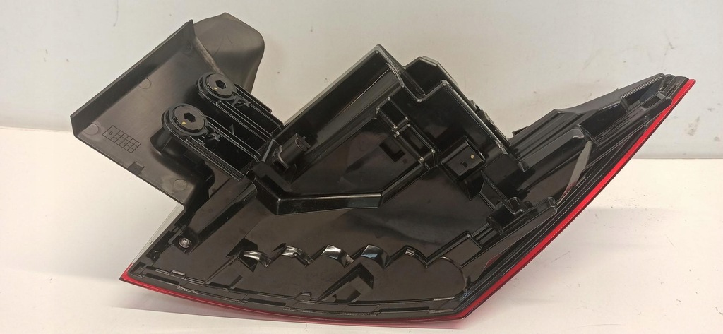 фото №6, Skoda enyaq лампа левый задняя 5la945207