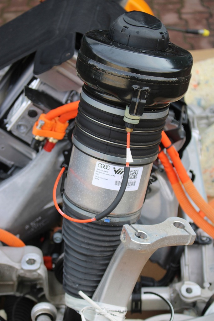 Audi e-tron амортизатор 4ke616039e 4ke 616 039 e 4ke616039g пневматический правый Киев