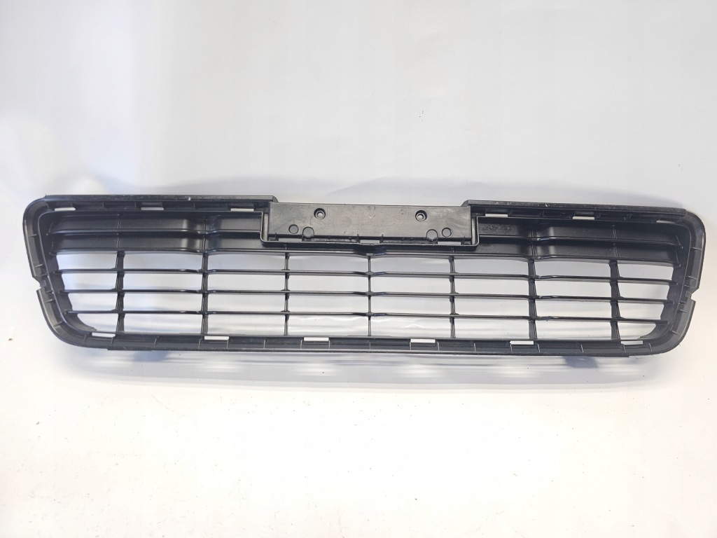 фото №1, Решётка средняя бампера toyota hilux viii 2015-2018 перед