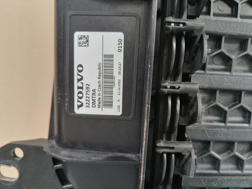 Volvo xc40 2 рестайлинг  2021+ жалюзи впуск руль воздуха 32227592 Недорого